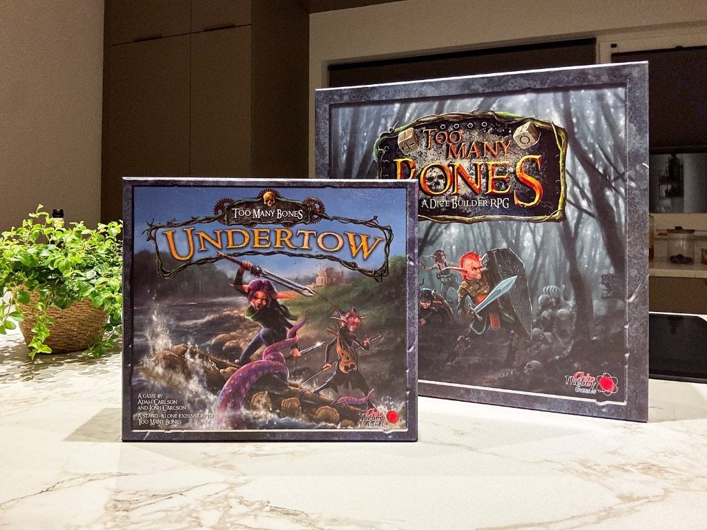 Too Many Bones: A Dice Builder RPG + TMB Undertow, Een of twee spelers, Ophalen of Verzenden, Zo goed als nieuw, Chip Theory Games