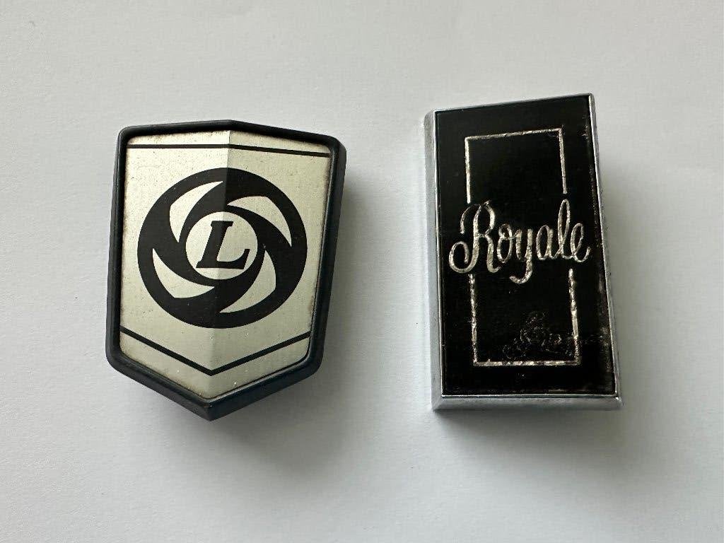 2 emblemen. Royale en L ( Leyland ) embleem logo logo's., Ophalen of Verzenden, Gebruikt, Overige typen