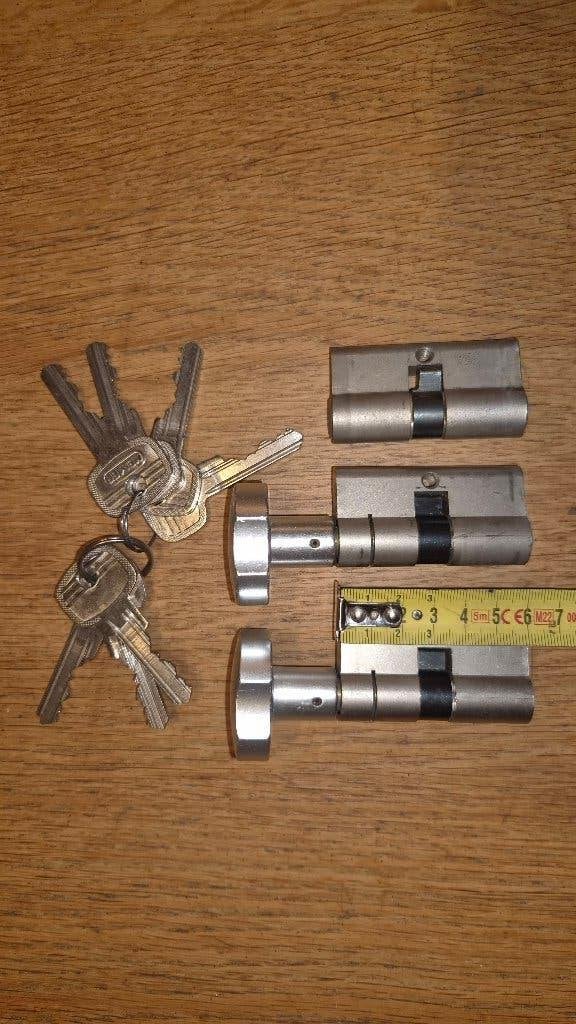 Nemef sloten set gelijksluitend met 7 sleutels + knop, Ophalen of Verzenden, Gebruikt, Slot