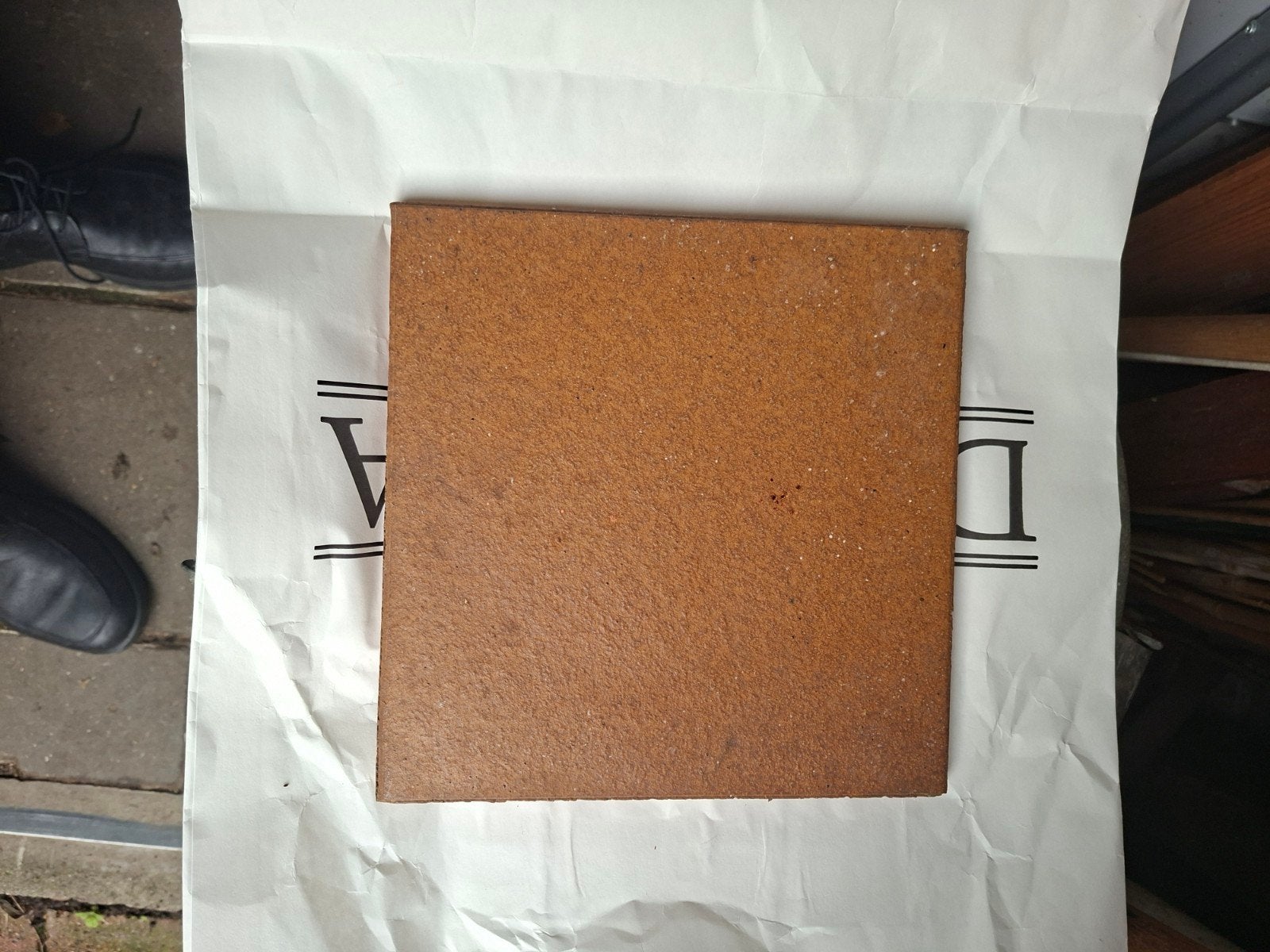 Stoeptegel 22 x 22 x 1 cm.  GEZOCHT 2 stuks., Doe-het-zelf en Verbouw, 10 m² of meer, Overige materialen, 60 cm of meer, Minder dan 20 cm