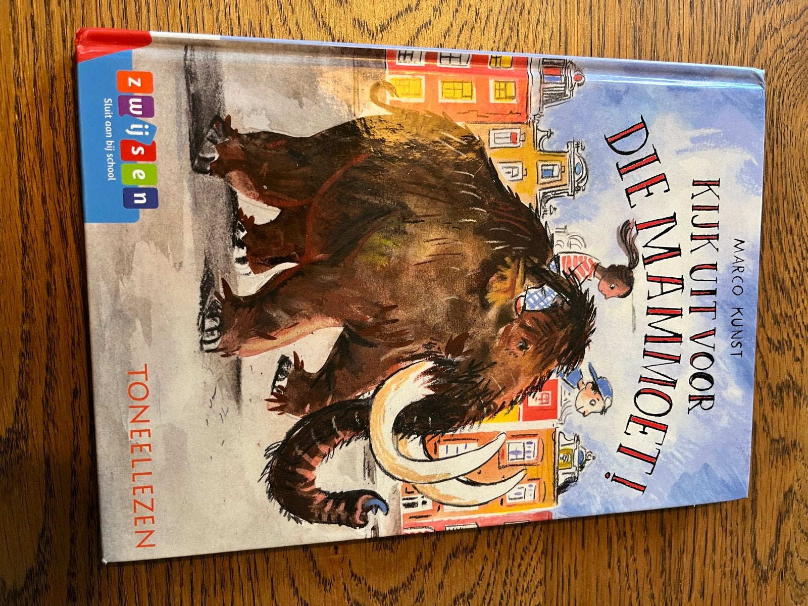 Kijk uit voor die mammoet! - Marco Kunst (Toneellezen), Boeken, Ophalen of Verzenden, Zo goed als nieuw, Fictie algemeen