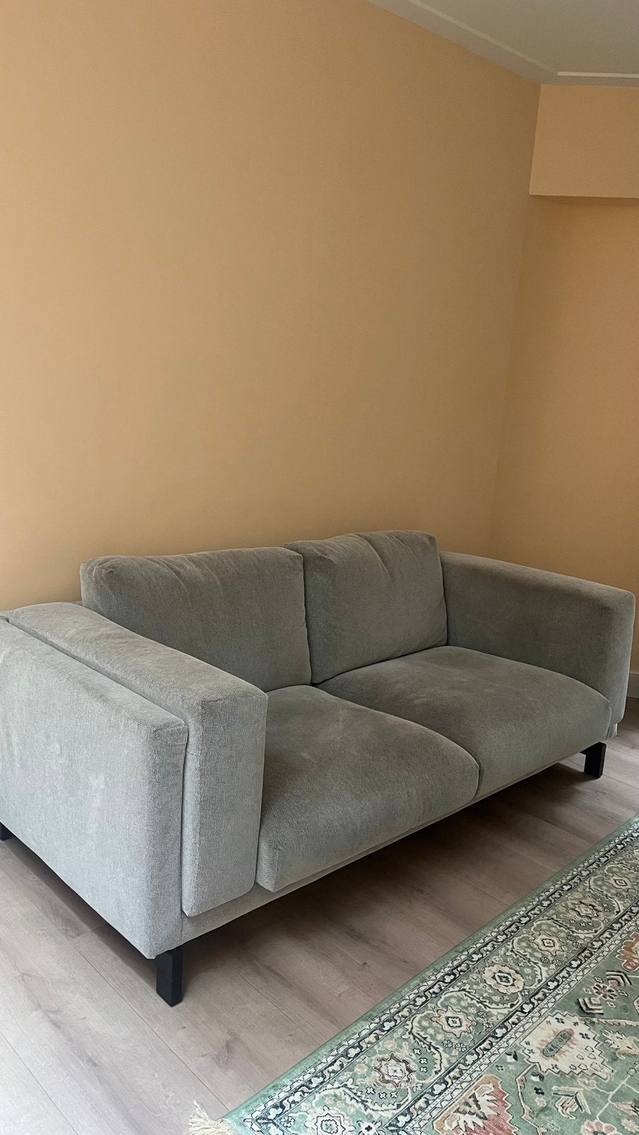 Grijze tweezits bank, Ophalen, 150 tot 200 cm, Tweepersoons, 75 tot 100 cm
