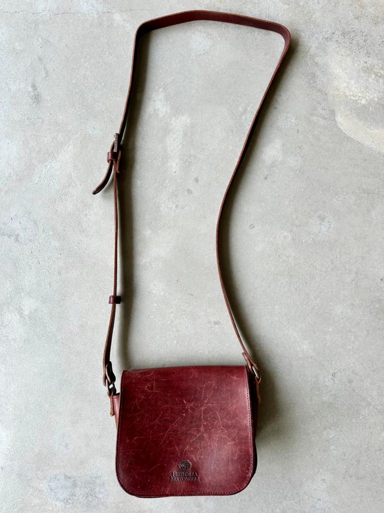 Fred de la Bretoniere Schoudertas Leer Bordeaux, Sieraden, Tassen en Uiterlijk, Tassen | Schoudertassen, Ophalen of Verzenden