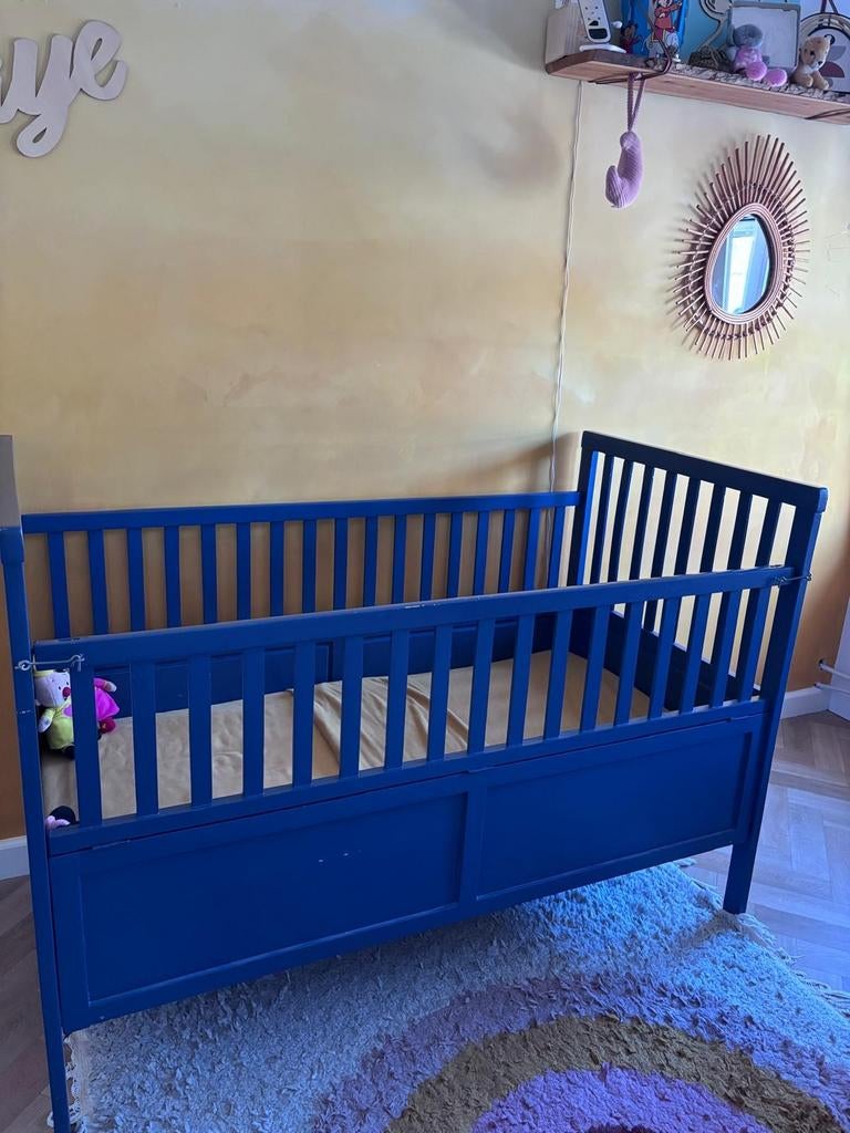Blauw kinderbed - Stevig en comfortabel, Ophalen, Gebruikt, Ledikant