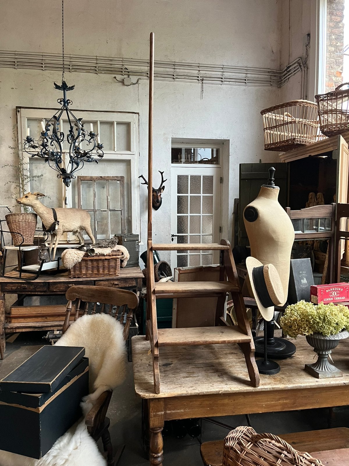 Antiek bibliotheek trapje, Ophalen
