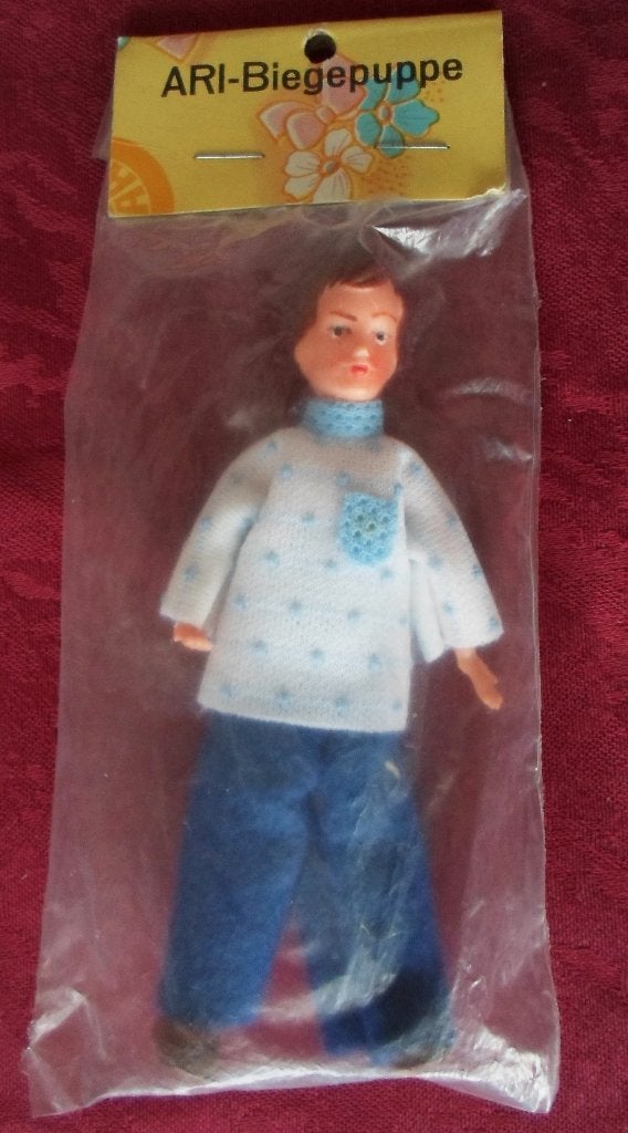 Popje. Ari in originele verpakking.Jaren '60.Poppenhuispopje, Ophalen of Verzenden, Nieuw, Popje