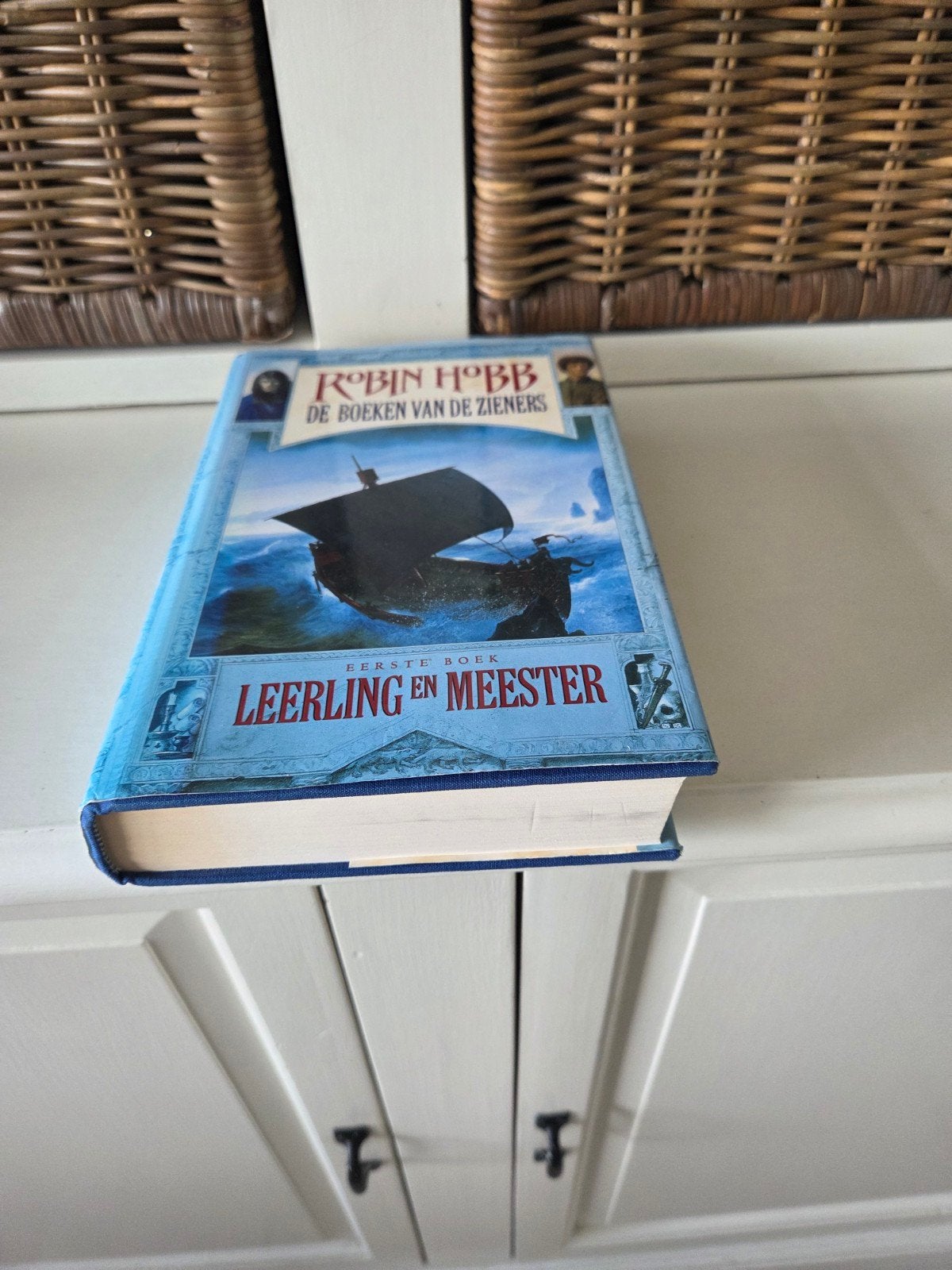 Robin Hobb - Leerling en meester, Boeken, Ophalen of Verzenden, Gelezen, Robin Hobb