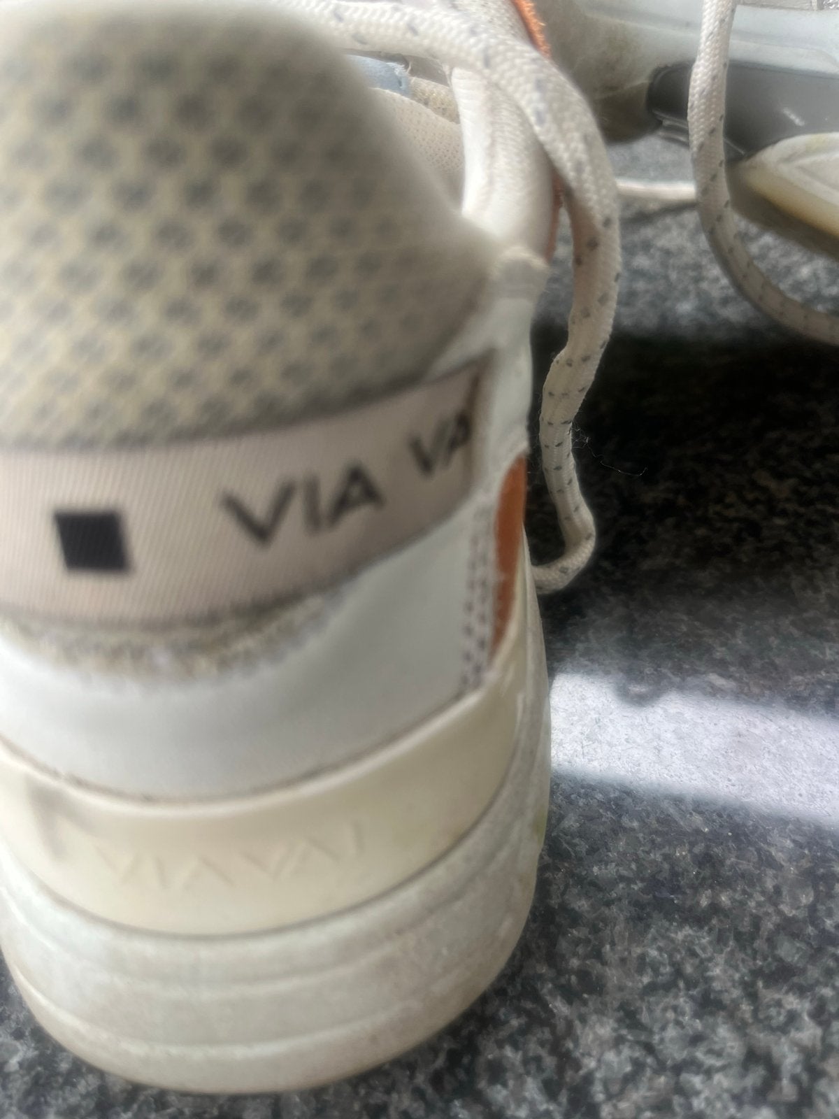 VIA VAI Sneakers - Topkwaliteit, enkele keren gedragen, Ophalen of Verzenden, Gedragen, Overige kleuren, Sneakers of Gympen