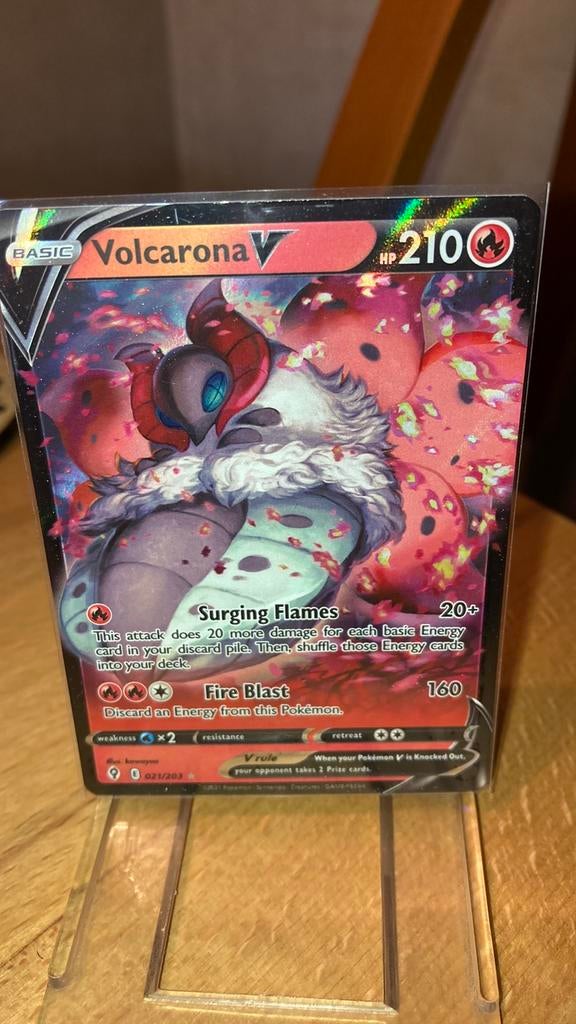 Pokemon Volcarona V 21/203 Evolving Skies 3,00 euro, Ophalen of Verzenden, Zo goed als nieuw