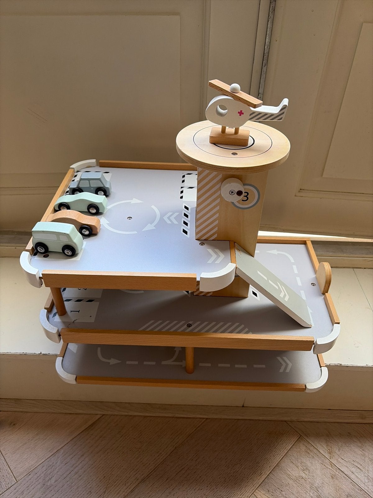 Petite Amélie Houten Autogarage met Helikopterplatform, Ophalen of Verzenden, Zo goed als nieuw
