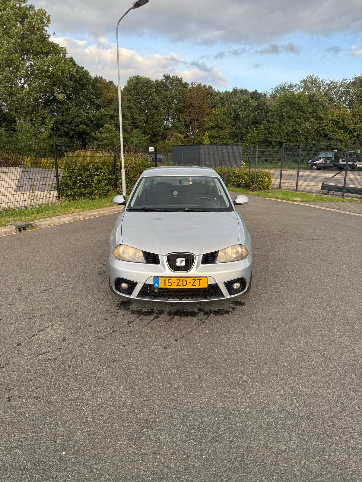 Seat Ibiza 1.6 77KW 3DRS 2008 Grijs, Auto's, Voorwielaandrijving, 40 €/maand, 4 cilinders, Ibiza