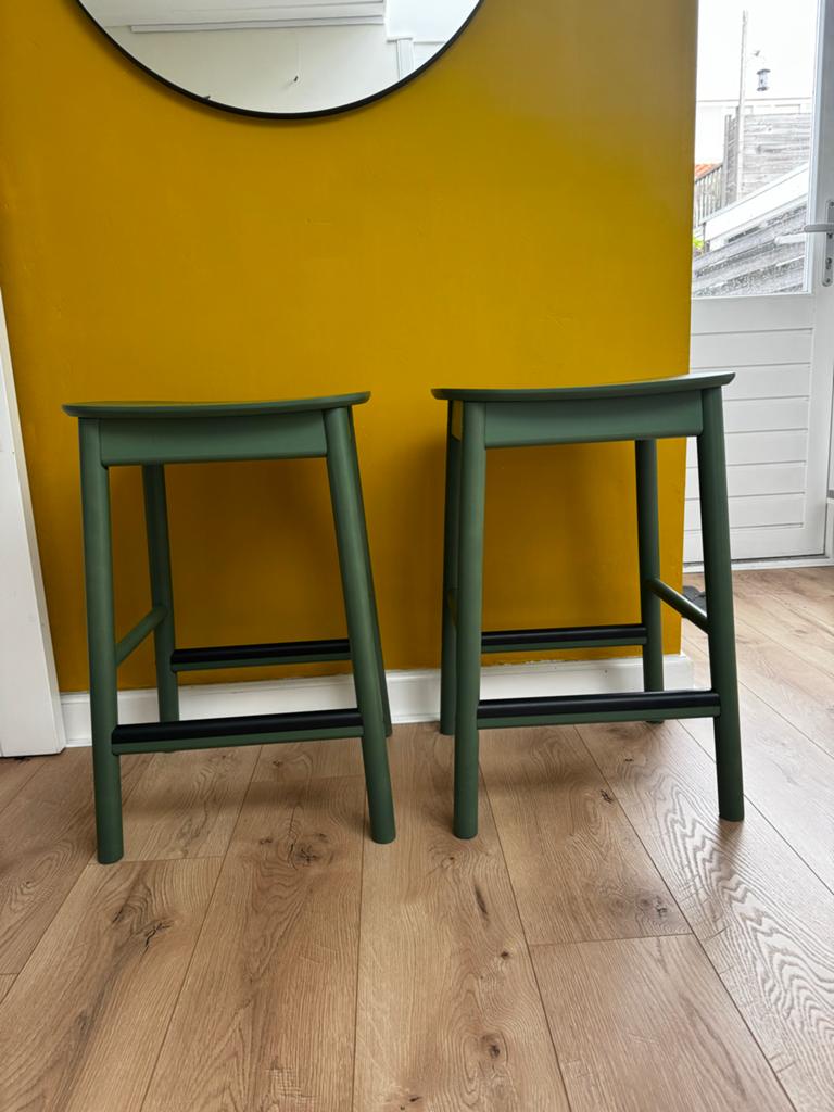 Set van 2 Groene Houten Krukken met Voetsteun, Ophalen, Gebruikt, Met voetsteun, 60 tot 90 cm