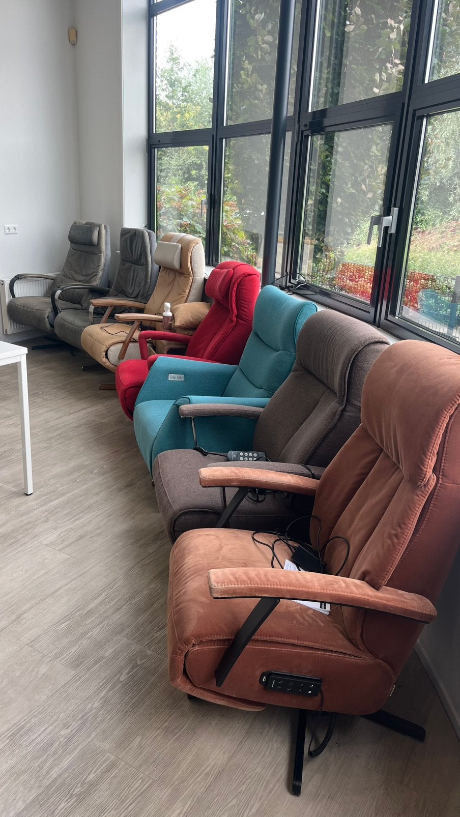 Verschillende Elektrische Prominent Sta-op Relaxfauteuils, Huis en Inrichting, Ophalen, Minder dan 75 cm, Zo goed als nieuw, Stof