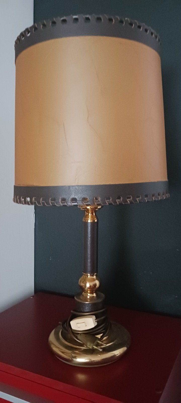 Vintage Tafellamp met Gouden Voet en Bruine Kap, Antiek en Kunst, Antiek | Lampen, Ophalen of Verzenden