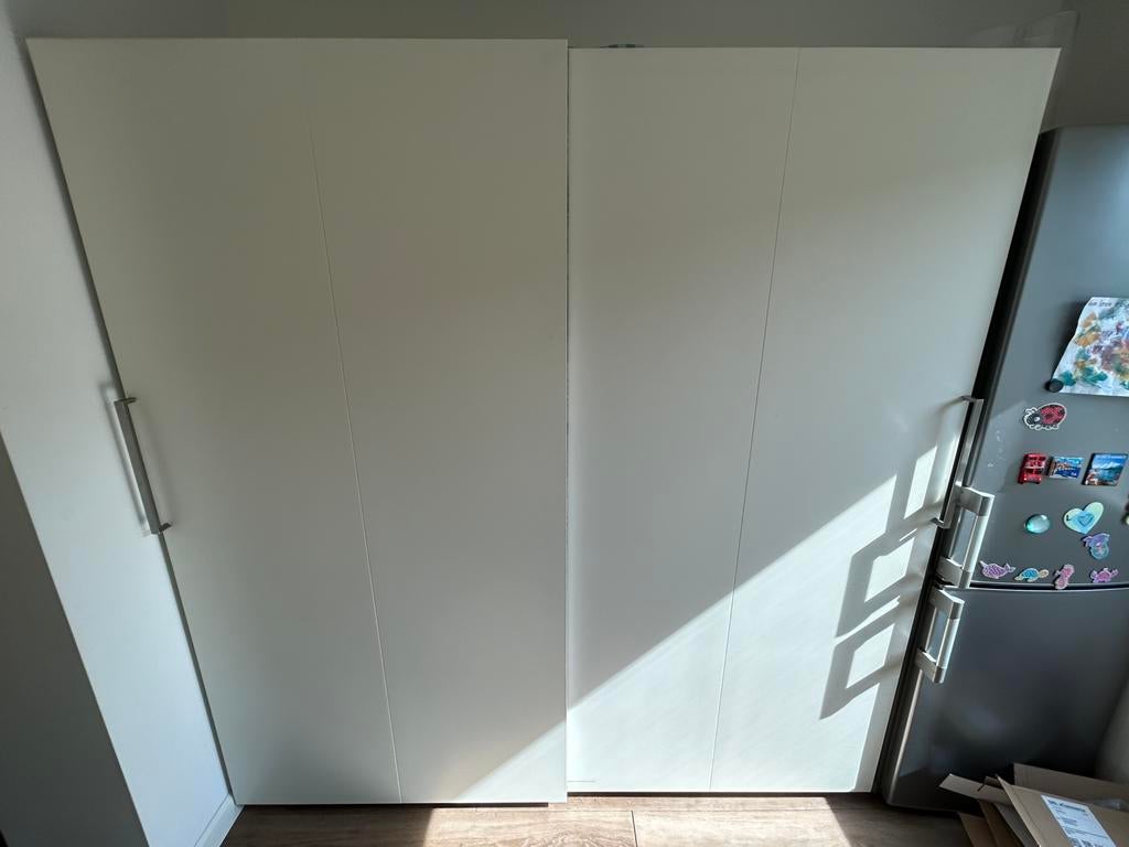 Pax kast met witte schuifdeuren, Huis en Inrichting, Kasten | Roldeurkasten en Archiefkasten, Ophalen, Gebruikt, 200 cm of meer