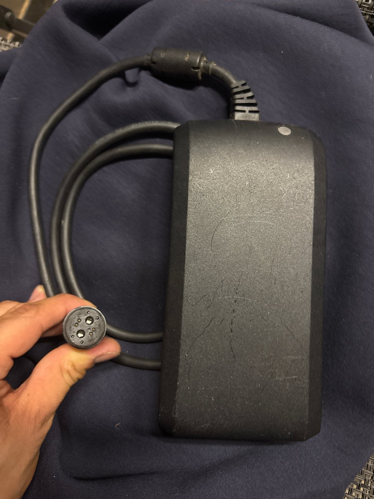 Stromer CR246 Oplader voor 48V E-bike, Fietsen en Brommers, Fietsaccessoires | Fietsaccu's, Gebruikt