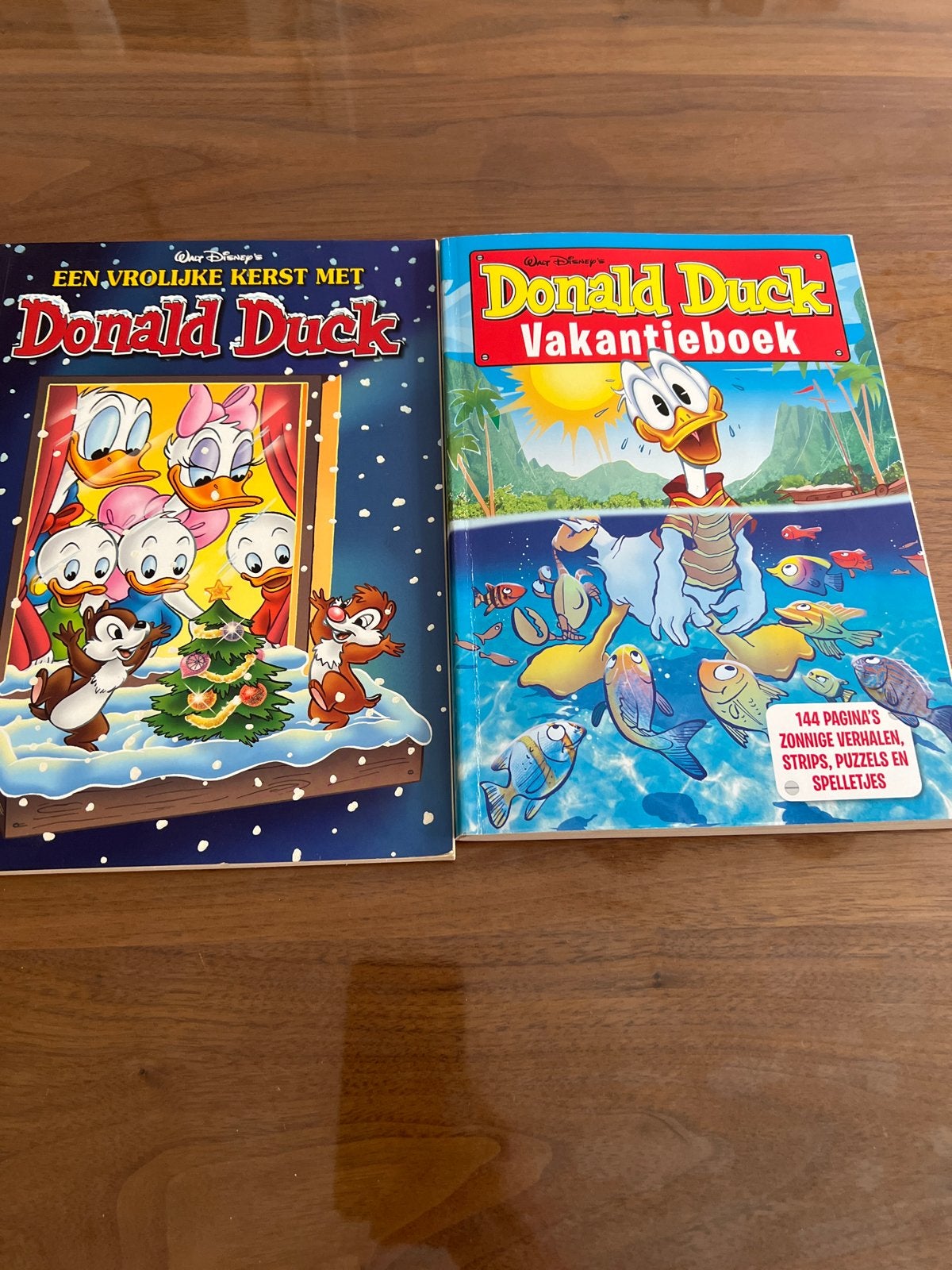 Donald Duck: Een Vrolijke Kerst & Vakantieboek, Ophalen of Verzenden, Zo goed als nieuw