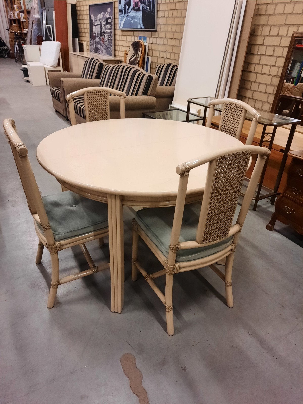 Ronde  tafel met uitklapbare tussenbladen en 4 stoelen, Ophalen, Gebruikt, Rond, Vier personen