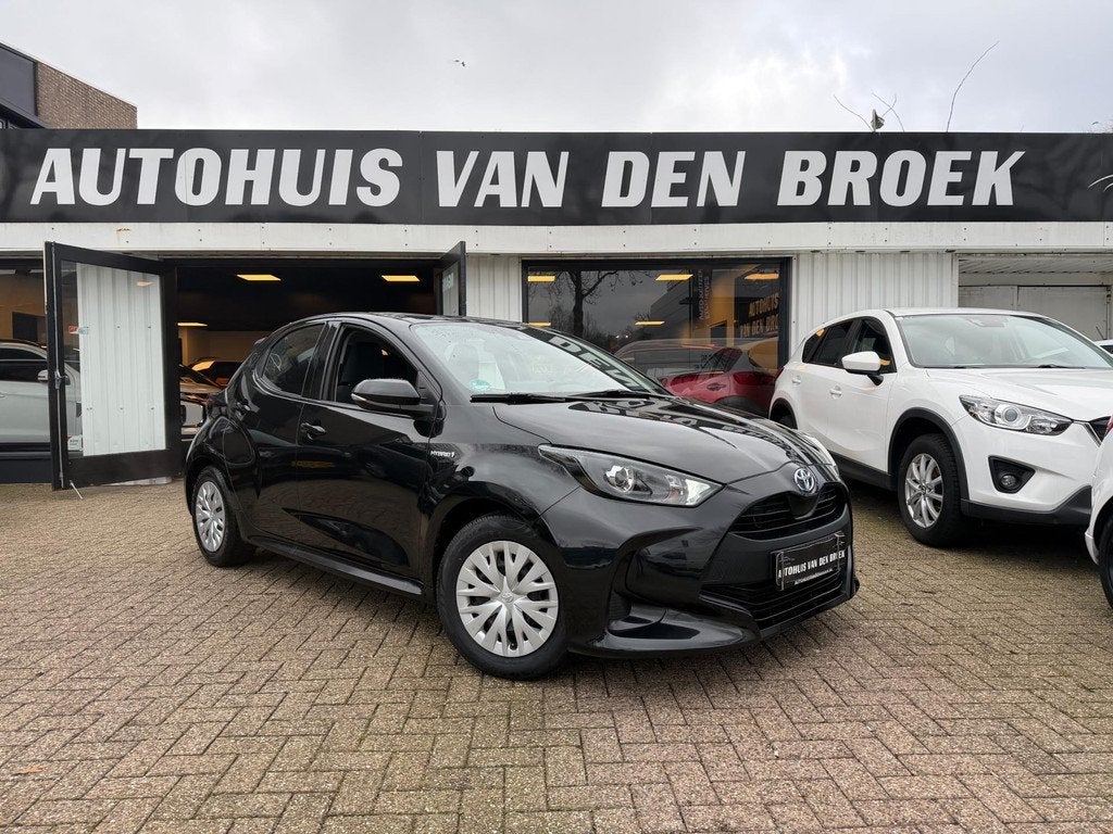 Toyota Yaris 1.5 Hybrid Active|Navi|Cruise|Carplay|Camera|AC, Auto's, Gebruikt, 450 kg, Zwart, Bedrijf