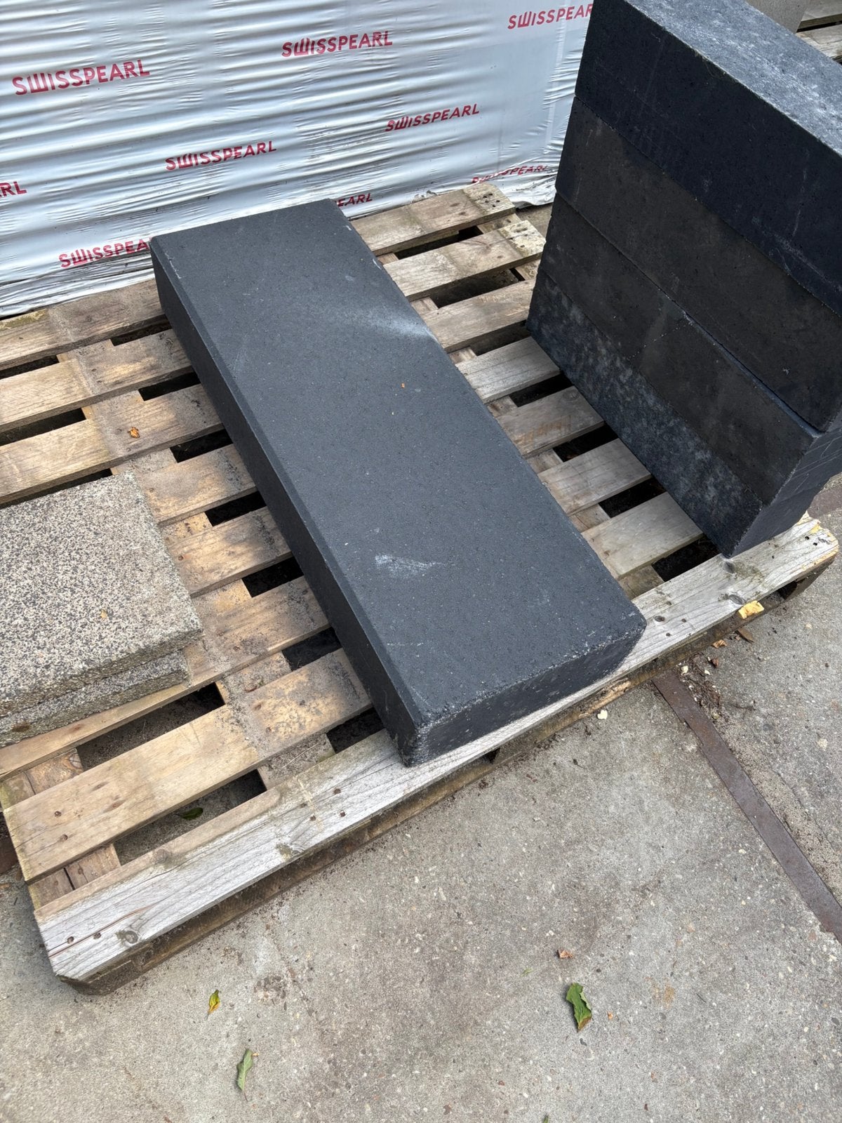 Betonrestanten keerwanden, stapelblokken, latei en dakpannen, Tuin en Terras, Tegels en Klinkers, Ophalen, Gebruikt, ., Overige typen