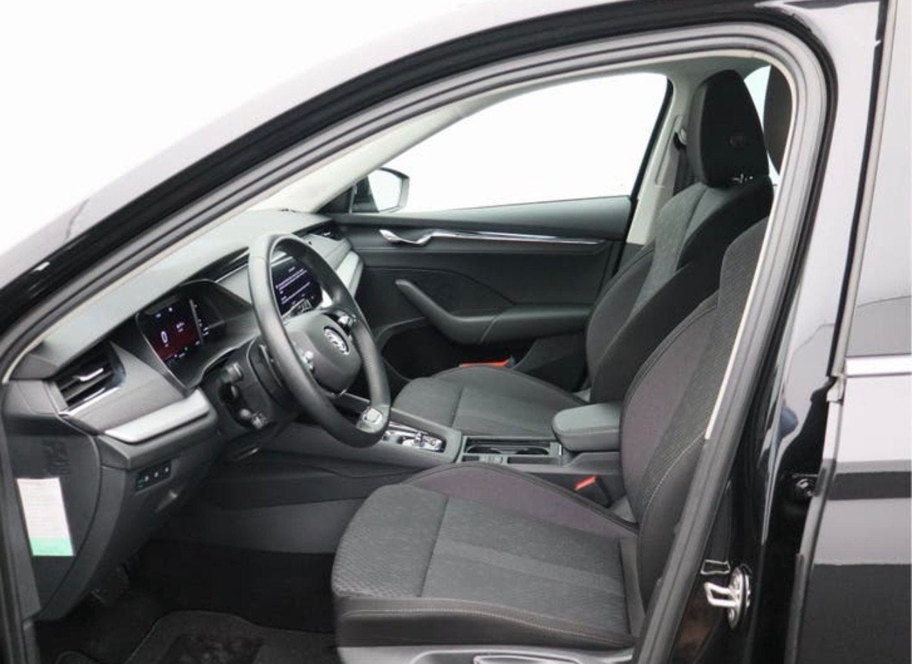 Skoda Octavia Combi 1.4 TSI iV PHEV Ambition | Stuurverwarmi, Auto's, Dealer onderhouden, Stof, Gebruikt, Zwart