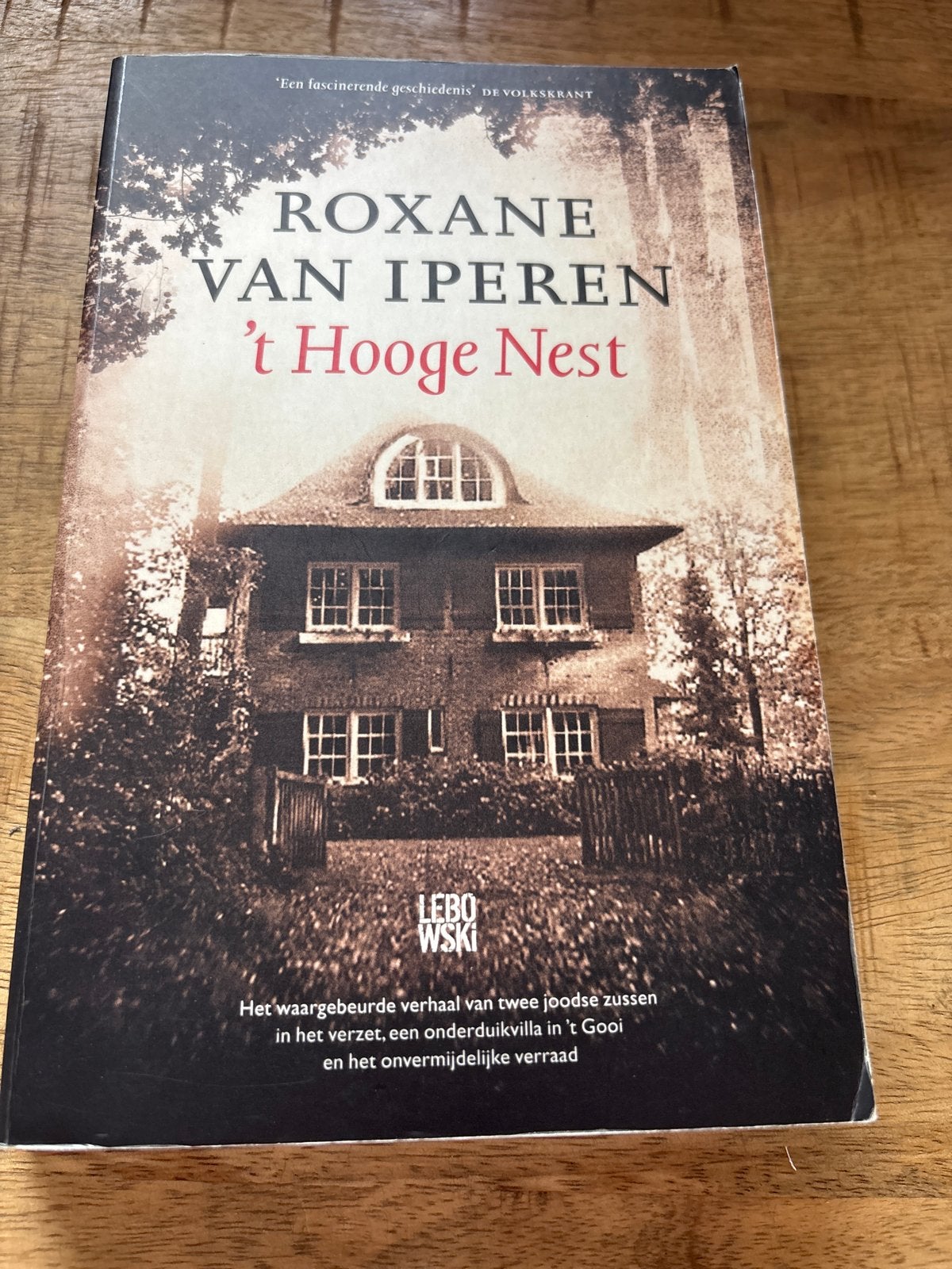 Roxane van Iperen - 't Hooge Nest (Paperback), Ophalen of Verzenden, Gelezen, Nederland