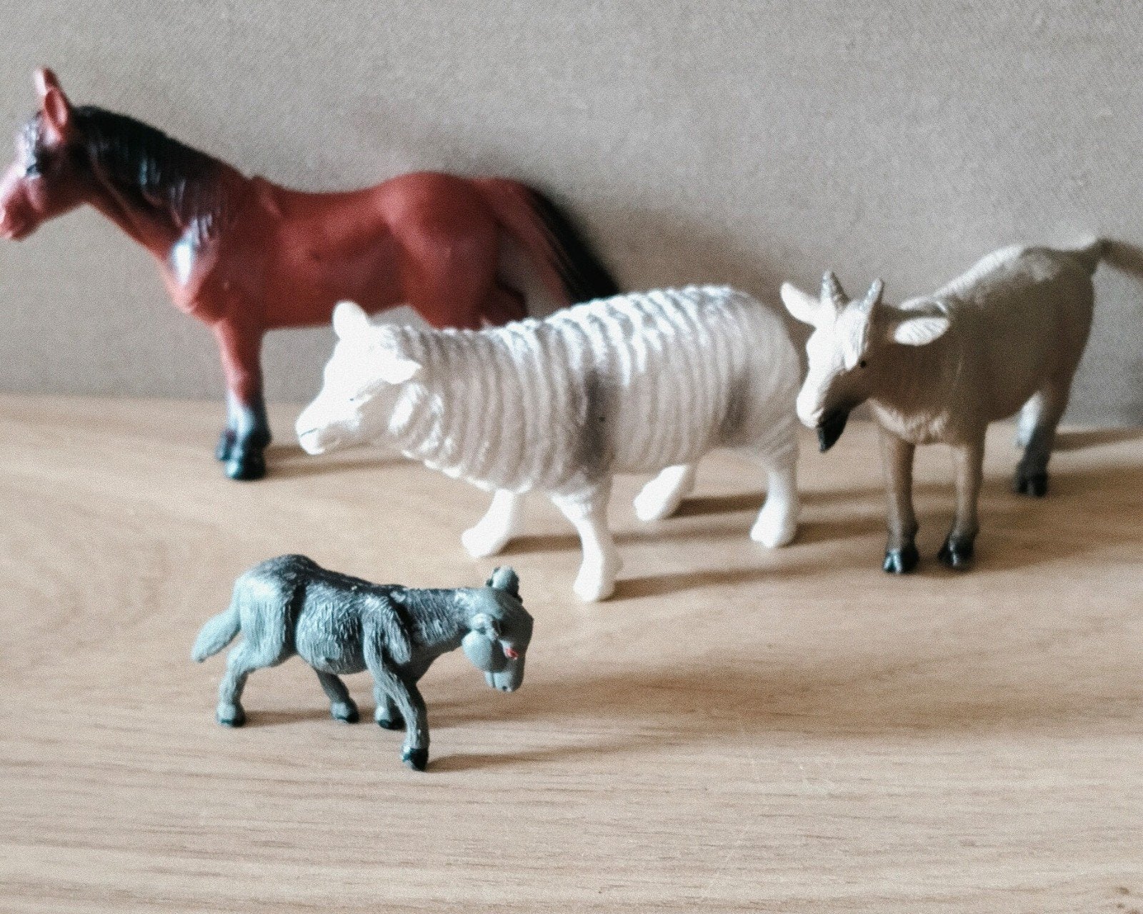 Dierenfiguren speelgoed: paard, ezel, geit en schaap, Verzenden, Zo goed als nieuw
