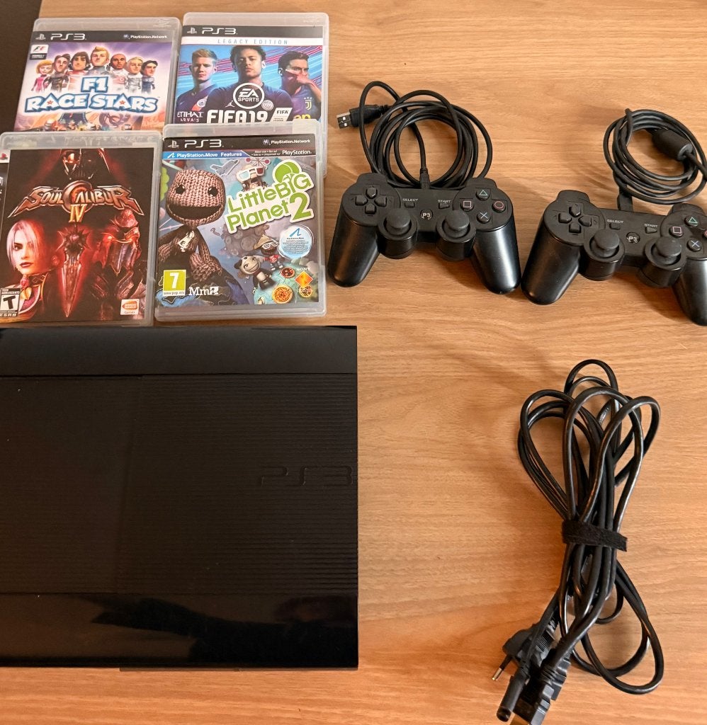 Ps3 met games en kabels, Spelcomputers en Games, Spelcomputers | Sony PlayStation 3, Ophalen, Super Slim, Met 2 controllers, Zo goed als nieuw