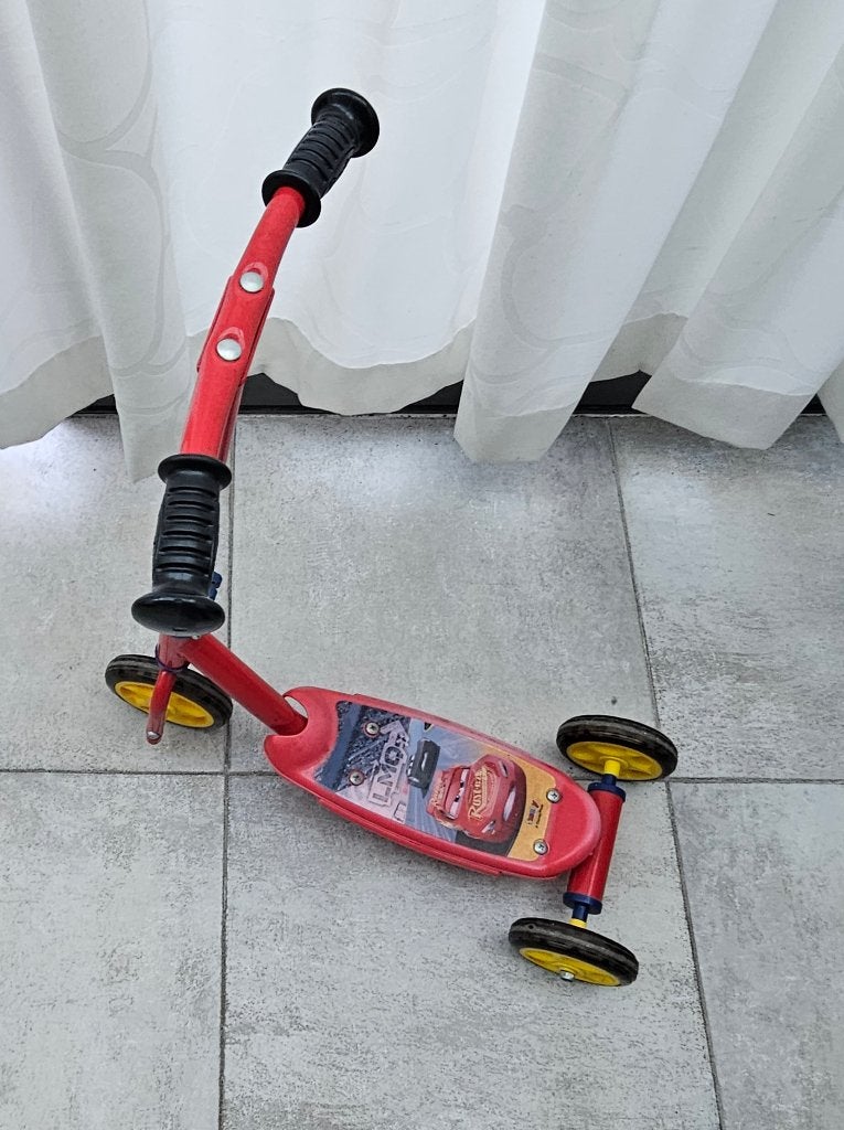 Disney Cars kinderstep met 3 wielen, Ophalen, Gebruikt, Gewone step, Smoby