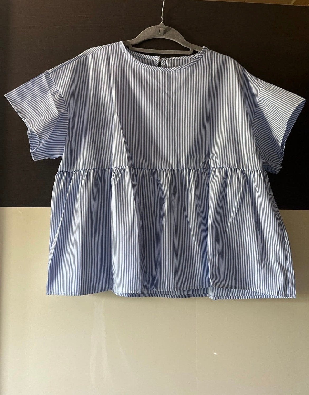 Gestreept blauw-wit topje met korte mouwen, Maat 38/40 (M), Blauw, Ophalen of Verzenden, Zo goed als nieuw