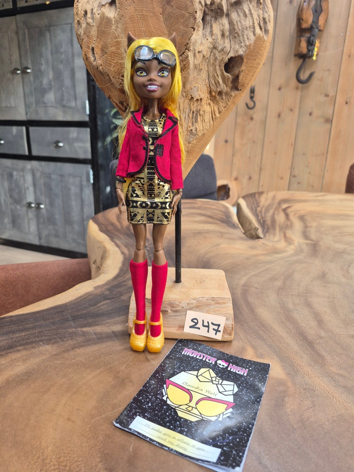 Monster High Clawdia Wolf pop met dagboek, Ophalen of Verzenden, Zo goed als nieuw, Overige typen