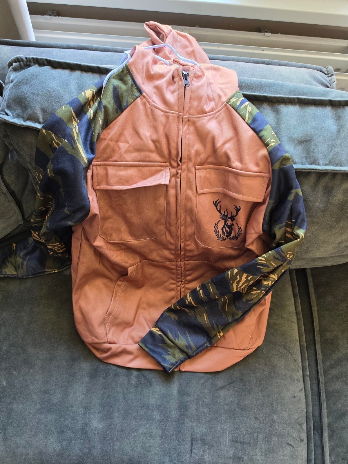 Hoodie met camouflage mouwen en hert print - Maat S, Ophalen of Verzenden, Zo goed als nieuw, Onbekend
