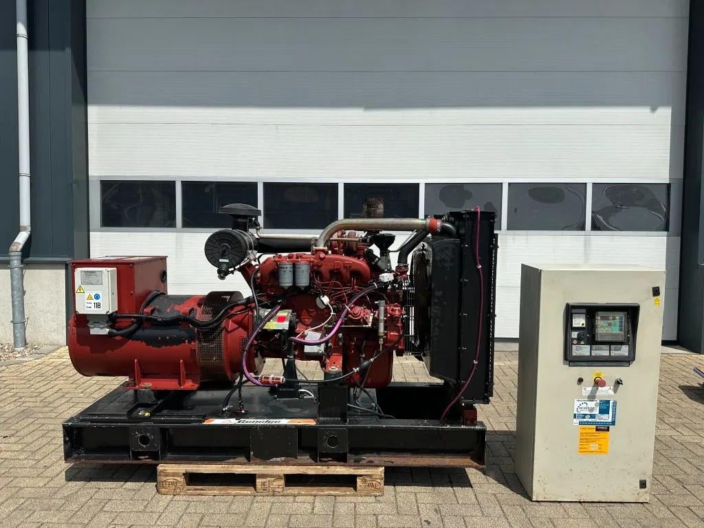 Iveco 8061 Marelli 150 kVA noodstroom generatorset ATS autom, Zakelijke goederen, Machines en Bouw | Aggregaten, Ophalen of Verzenden