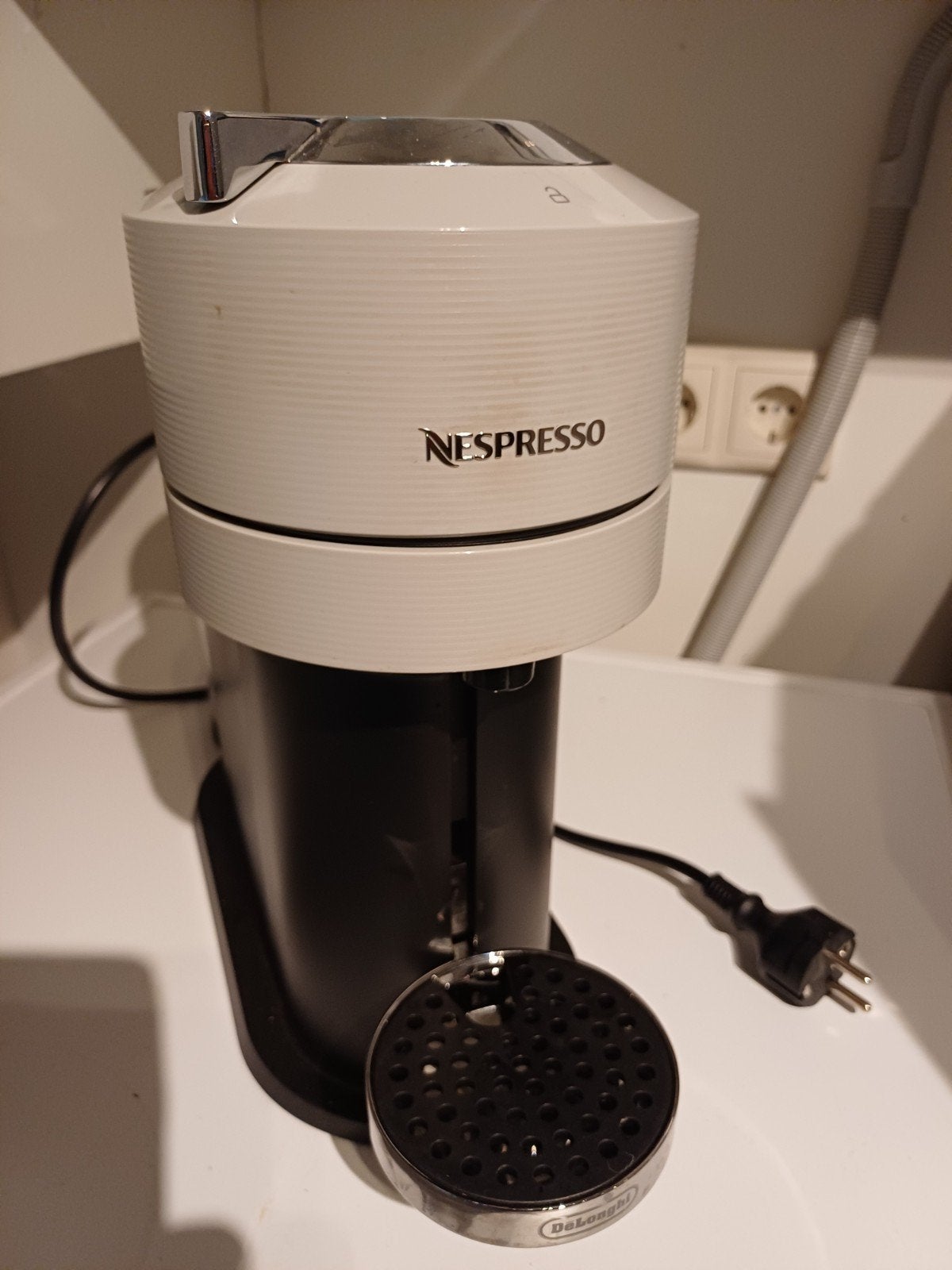 Nespresso Vertuo Next koffiemachine met capsules, Koffiemachine, Ophalen of Verzenden, Zo goed als nieuw, 4 tot 10 kopjes