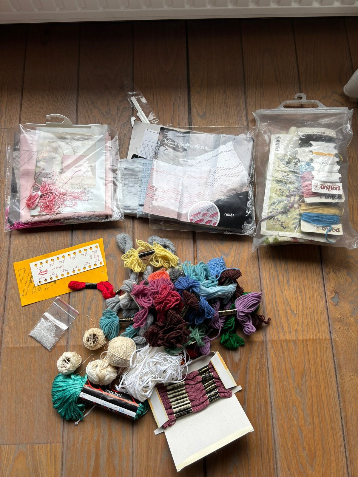 Borduurspullen inclusief drie pakketten, Ophalen of Verzenden, Zo goed als nieuw, Handborduren, Borduurpakket