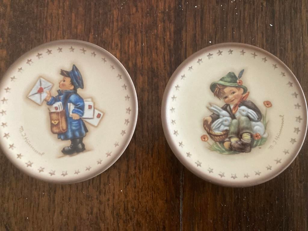 2 originele Hummel bordjes, Verzamelen, Ophalen of Verzenden, Zo goed als nieuw, Hummel