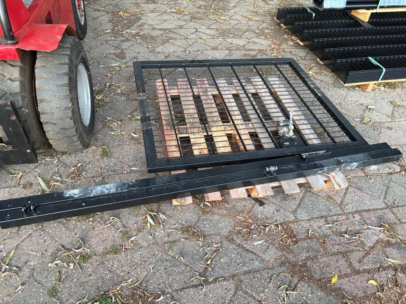 Hekwerk poort, Ophalen of Verzenden, Zo goed als nieuw, IJzer