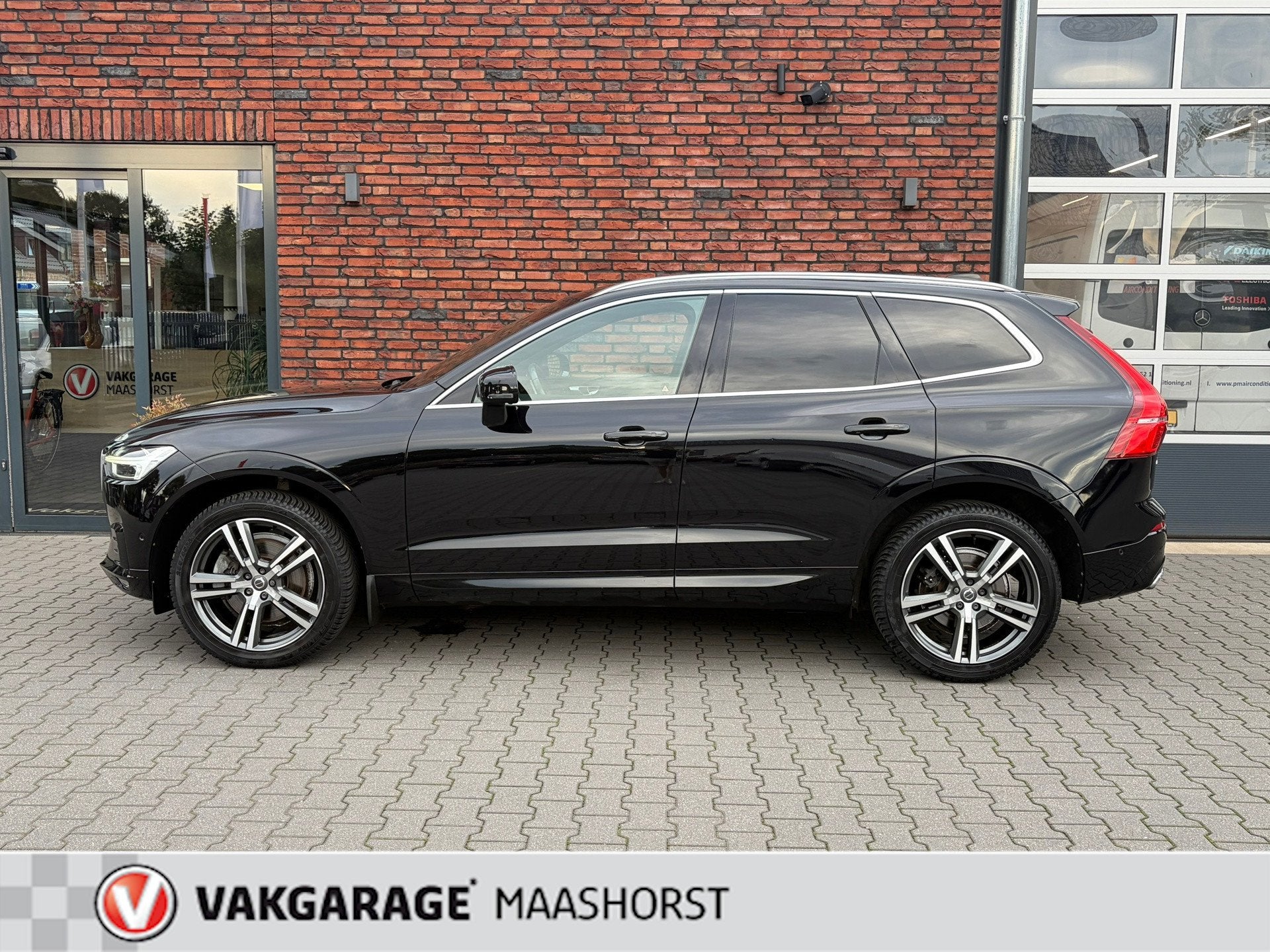 Volvo XC60 2.0 T5 AWD R design Adapt.Cruise/AchteruitrijCam/, Auto's, Automaat, Gebruikt, Euro 6, 4 cilinders
