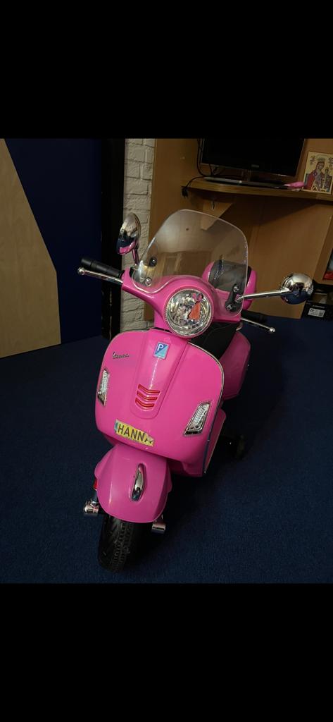 Kinder elektrische scooter roze - Goede staat, incl. oplader, Ophalen, Zo goed als nieuw