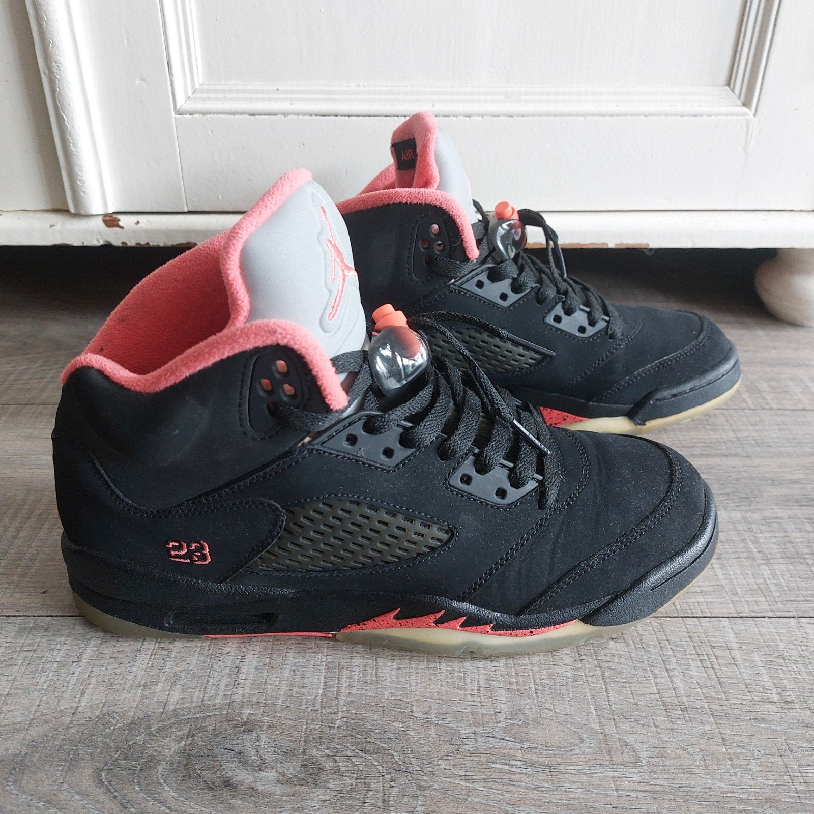 Jordan 5 Retro Black Alarming Red sneakers 39, Kleding | Dames, Zwart, Ophalen of Verzenden, Jordan, Sneakers of Gympen