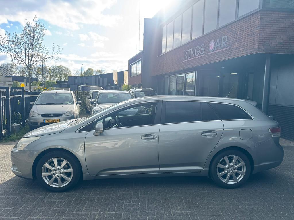 Toyota Avensis Wagon 1.8 VVTi Dynamic AUTOMAAT CAMERA TREKHA, Auto's, Toyota, 15 km/l, 4 cilinders, Automatische klimaatregeling