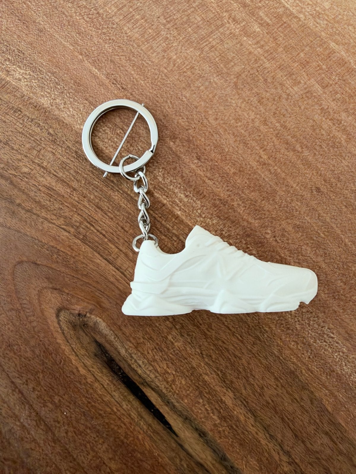 Witte newbalance sneaker sleutelhanger | Mini schoentje, Ophalen of Verzenden, Nieuw, Overige typen