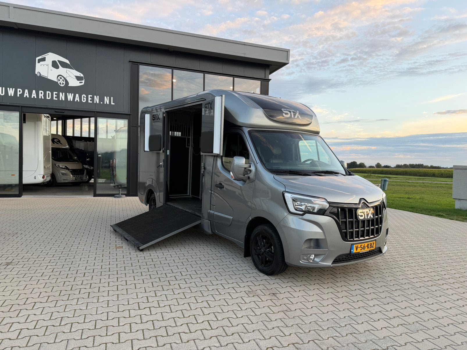 Renault STX >AUTOMAAT< 2024 13.297 km paardenwagen