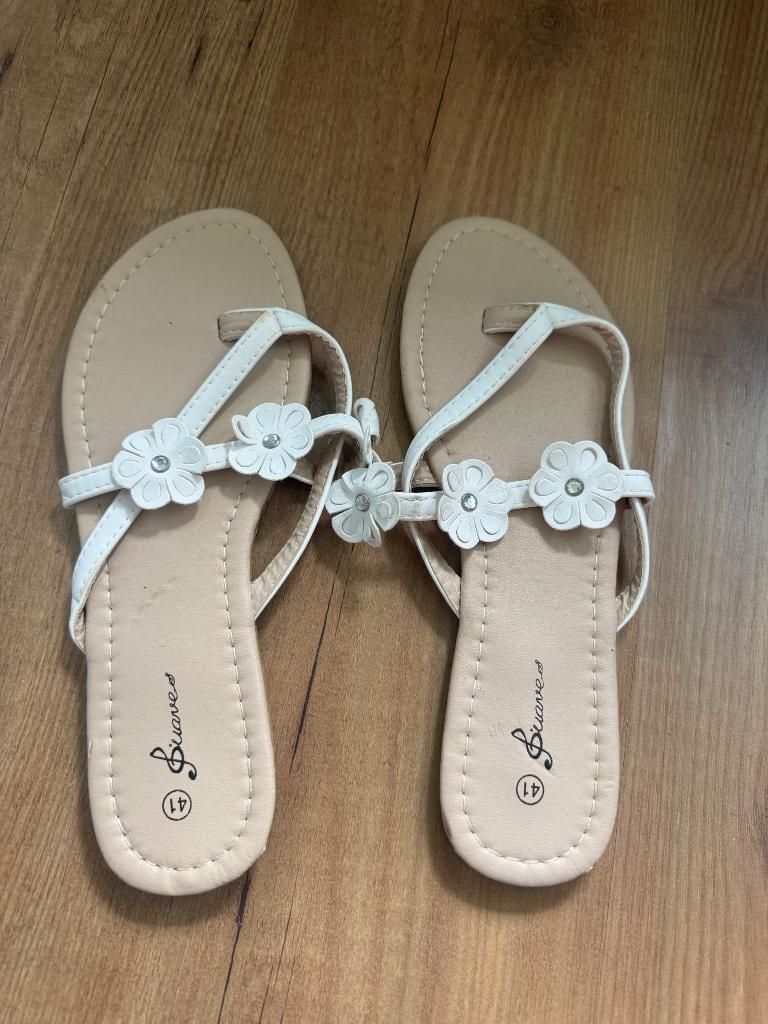 Slippers.. 7 paar verschillende, maat 41, Kleding | Dames, Schoenen, Ophalen of Verzenden, Nieuw
