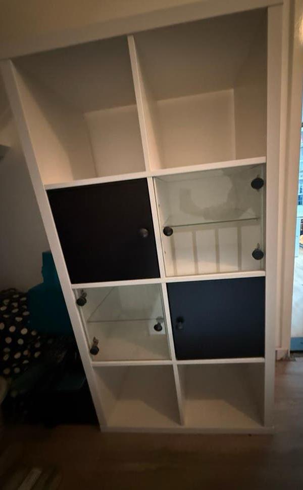 Super nette IKEA Kallax kast met deuren en glasplaten, Ophalen, Kunststof, 50 tot 100 cm, Zo goed als nieuw