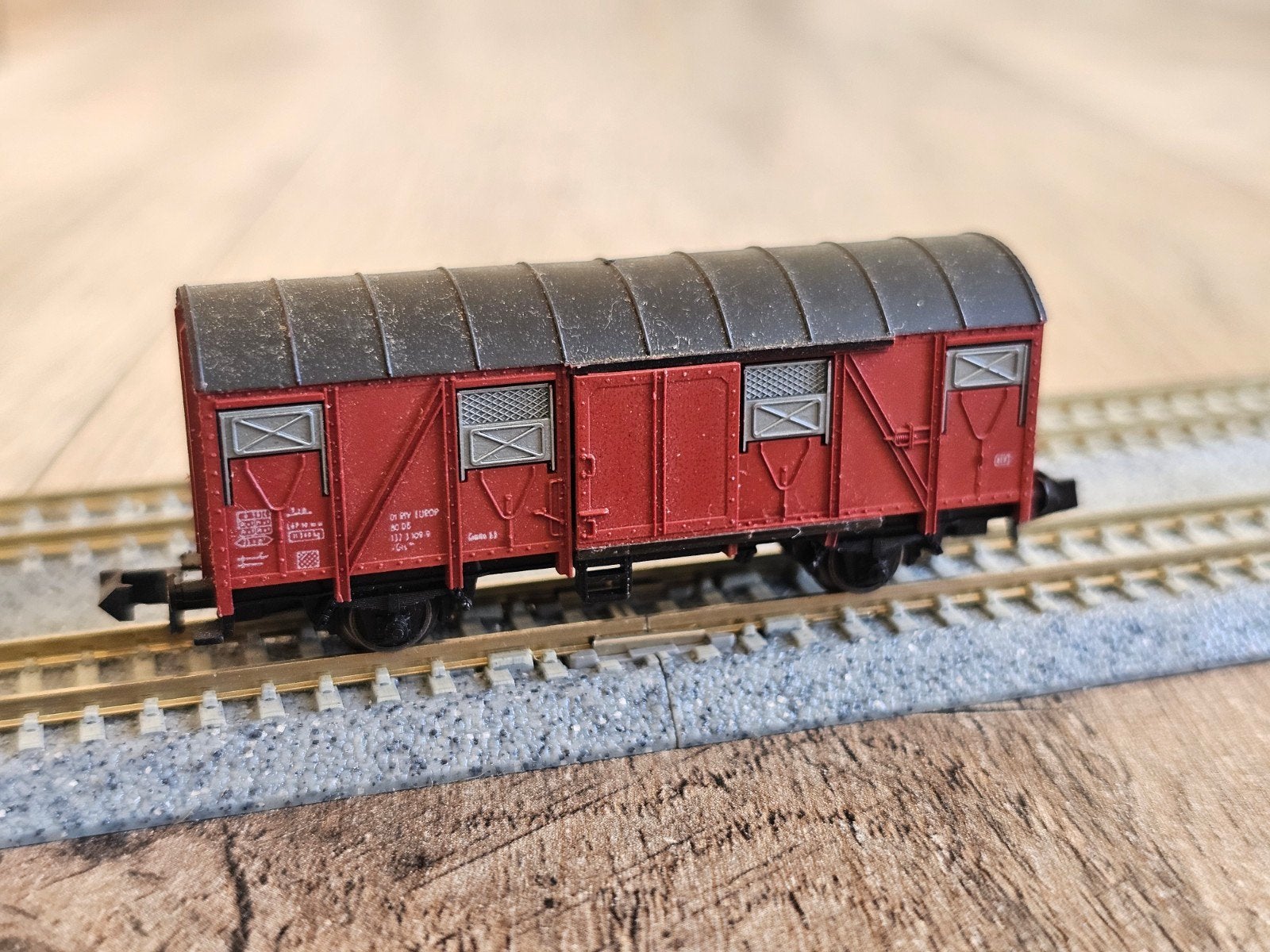 Modeltrein N spoor wagon - Rode goederenwagon, Ophalen of Verzenden, Gebruikt, Wagon