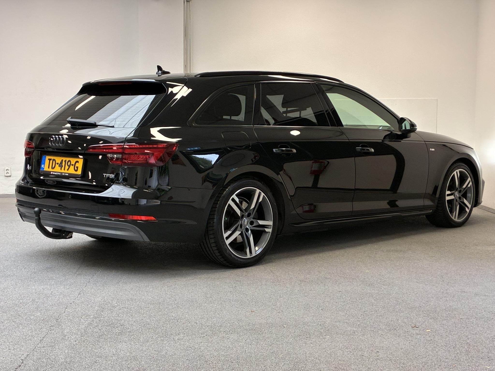 Audi A4 Avant 1.4 TFSI S line edition | TREKHAAK | PDC | ORG, Gebruikt, 4 cilinders, Zwart, Origineel Nederlands