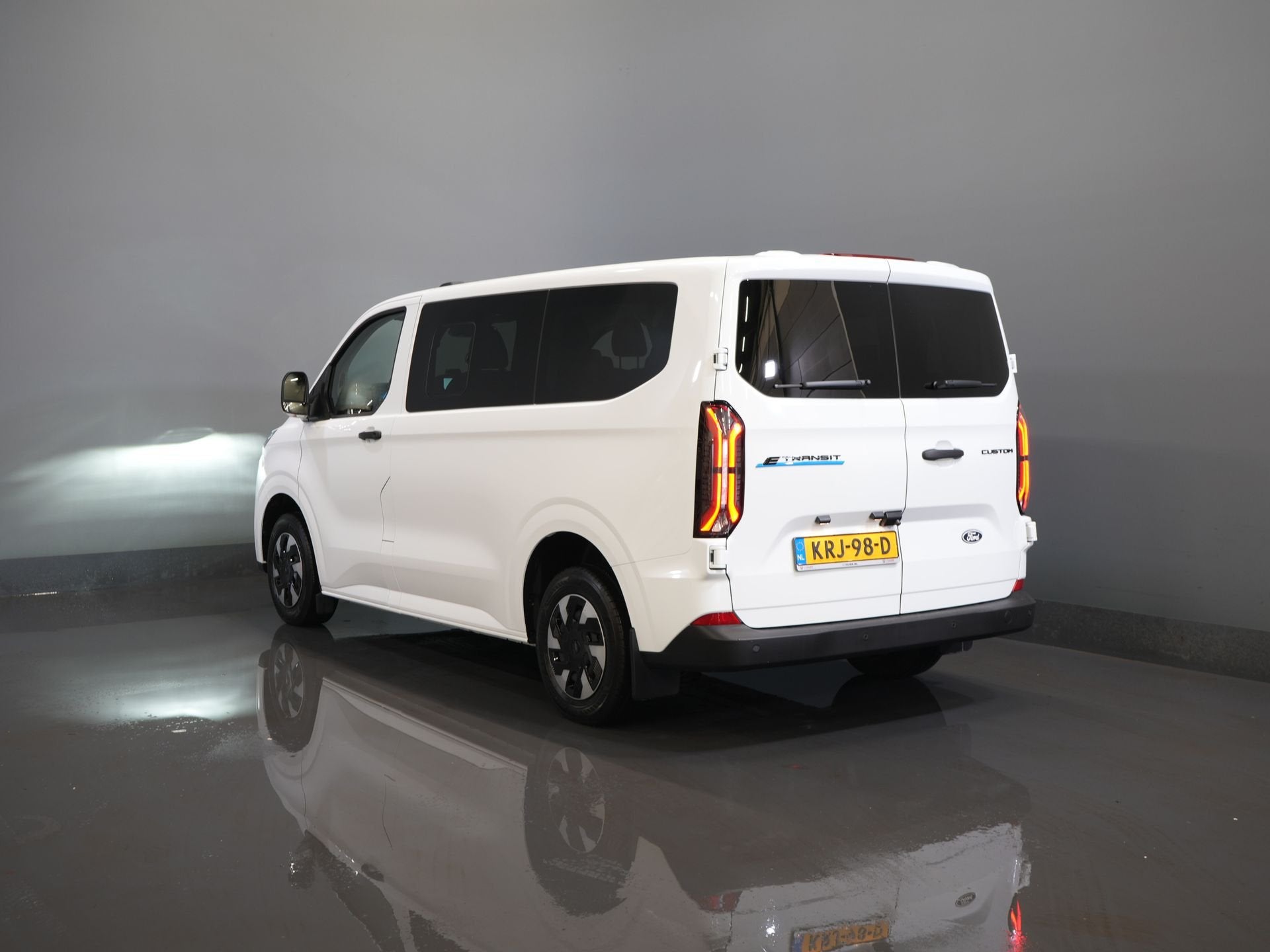 Ford E-Transit Custom Kombi Trend 71kWh 360 km WLTP (Excl. B, Automaat, Gebruikt, 2000 kg, Wit