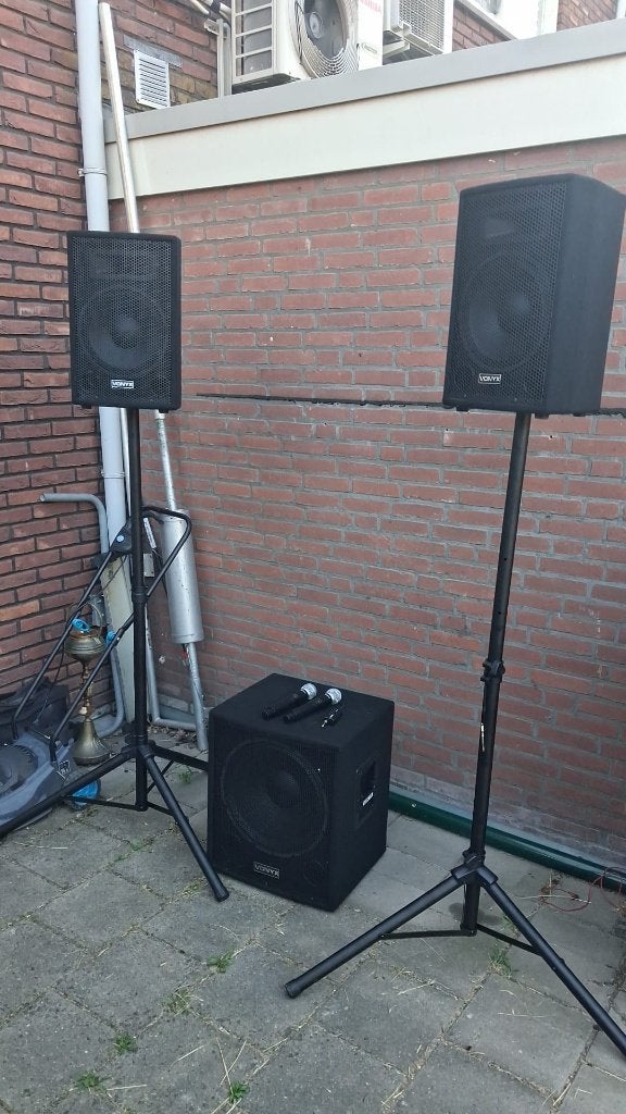 Zeer nette speaker set, Speakerset, Zo goed als nieuw, Ophalen, 150 watt of meer