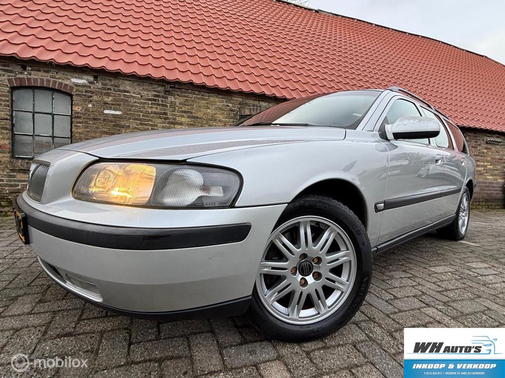 Volvo V70 2.4 T Comfort Line, 2435 cc, 1570 kg, 93 €/maand, Zilver of Grijs